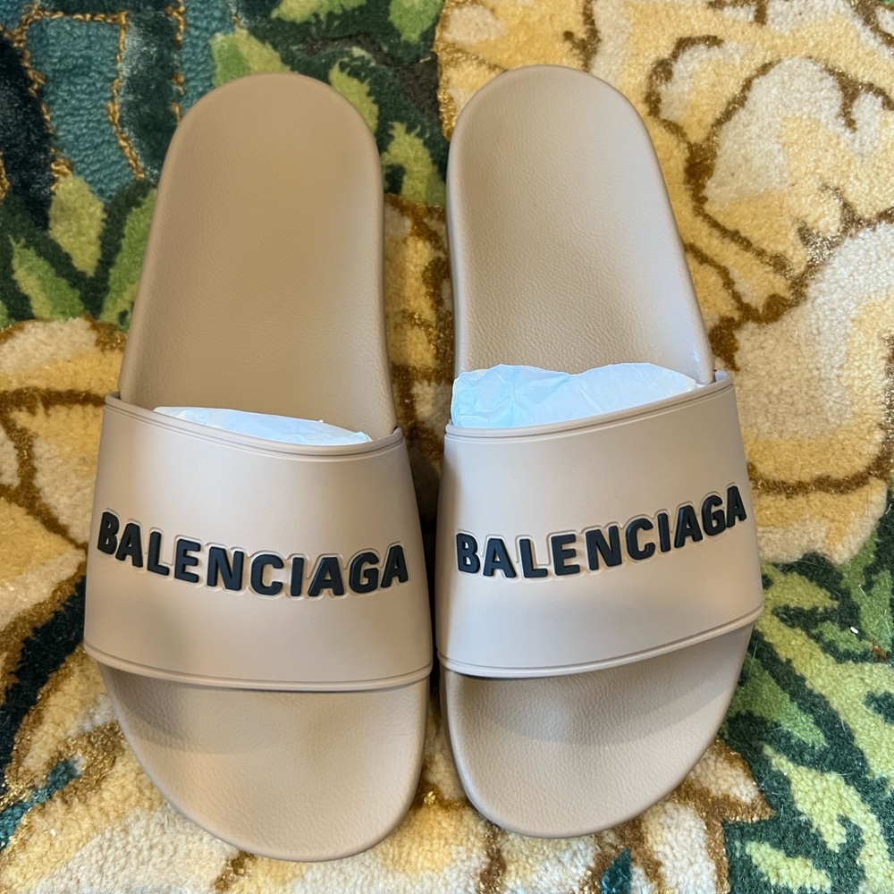 NWT Balenciaga women’s pool slides